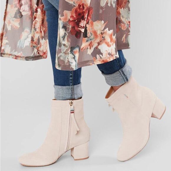 Toms Evie Blush Nude Suede Ankle Boots - Picture 1 of 11
